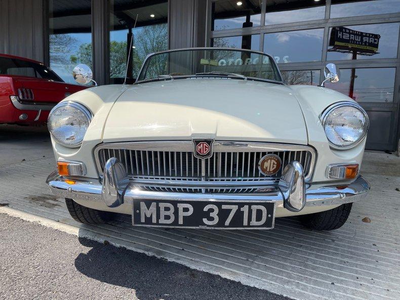 1966 MG B