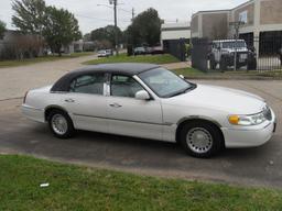 2001 Lincoln Town Car Executive