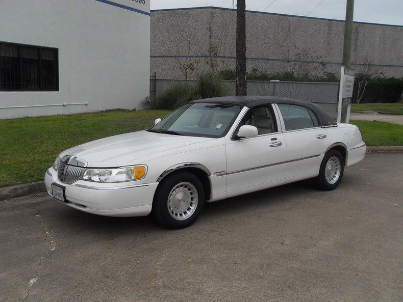 2001 Lincoln Town Car Executive