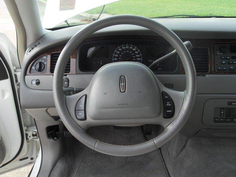 2001 Lincoln Town Car Executive