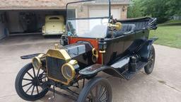 1914 Ford Model T Touring