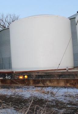 1650 GALLON POLY TANK WITH BANJO