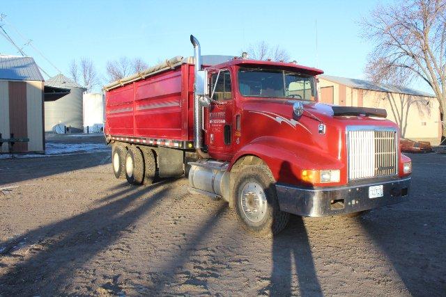 1992 IH 9400 TANDEM AXEL GRAIN TRUCK,