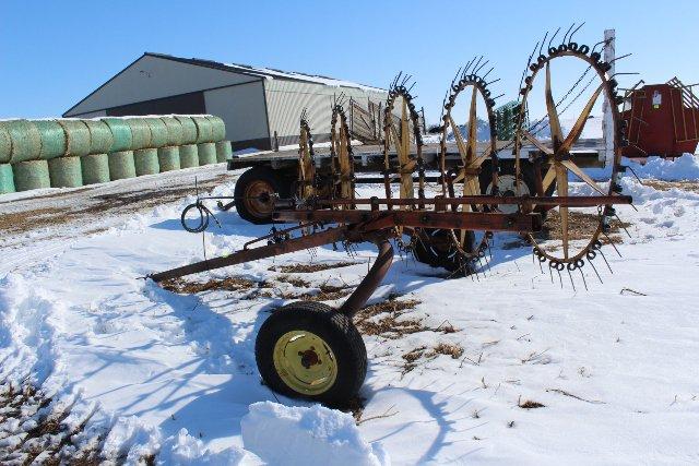 FARMHAND PULL TYPE 5 WHEEL HAY RAKE