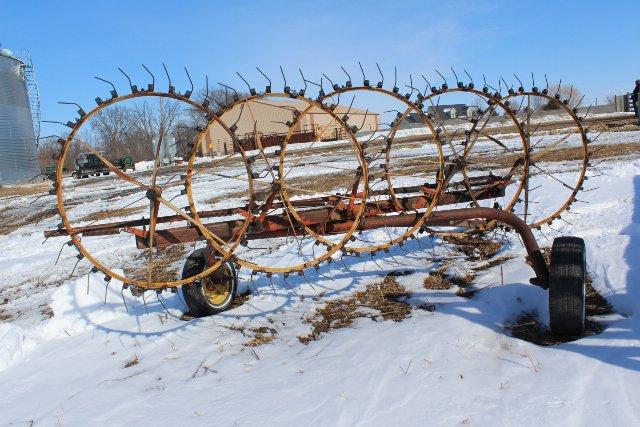 FARMHAND PULL TYPE 5 WHEEL HAY RAKE