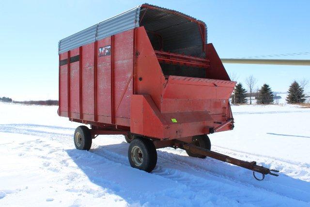 MFMODEL 114 14' SILAGE BOX ON HD GEAR