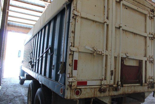 *** 1981 GMC TANDEM TGA AXLE GRAIN TRUCK,