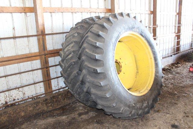 1981 JOHN DEERE 4240, CAB 9,141 HOURS SHOWING,