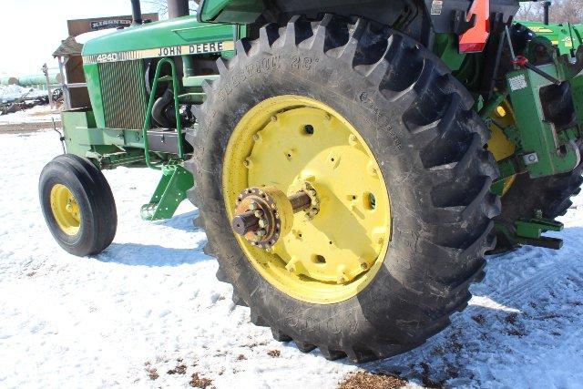 1981 JOHN DEERE 4240, CAB 9,141 HOURS SHOWING,