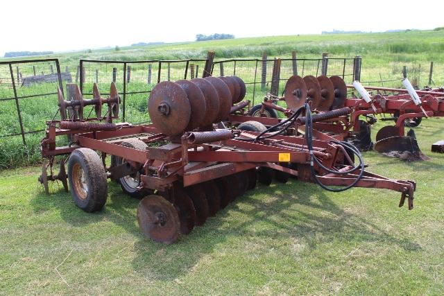 IH 470 18' TANDEM DISC, MANUAL FOLD