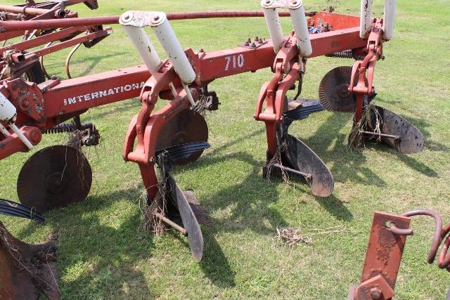 IH 710 4-18'S SEMI-MOUNT PLOW, AR