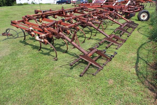 IH 45 18 1/2' VIBRA SHANK FIELD CULT, 3 BAR HARROW