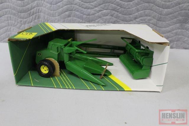 1/16 JD FORAGE HARVESTOR WITH HEADS