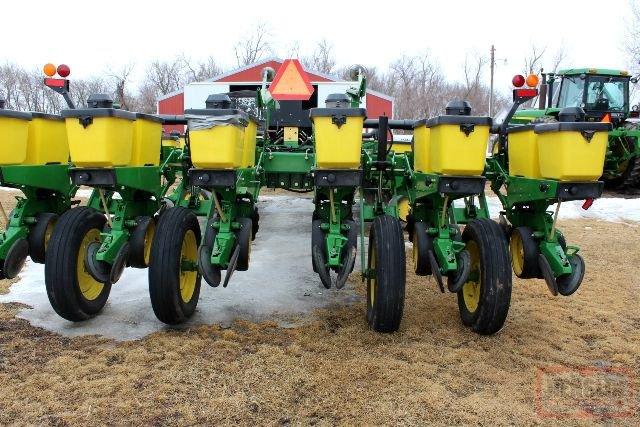 JD 7200 CONSERVATION 16 ROW 30"