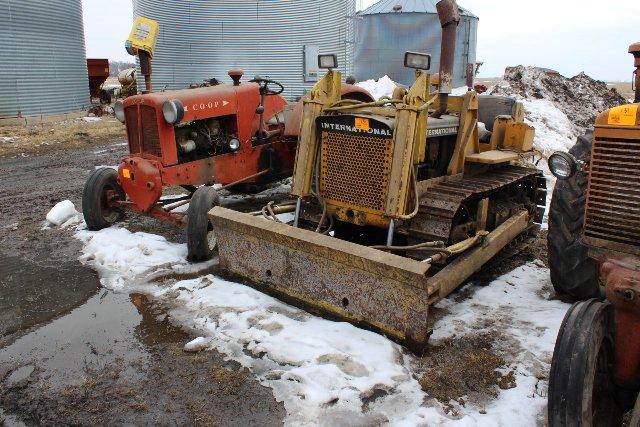 IH #6 DOZER, GAS, 12" TRACKS, 72" BLADE,