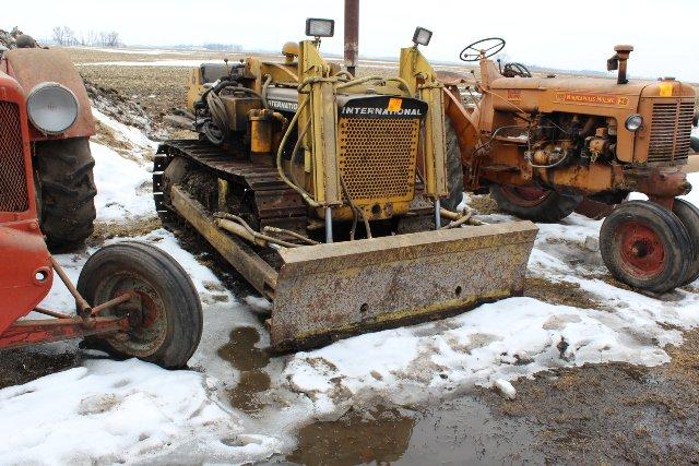 IH #6 DOZER, GAS, 12" TRACKS, 72" BLADE,