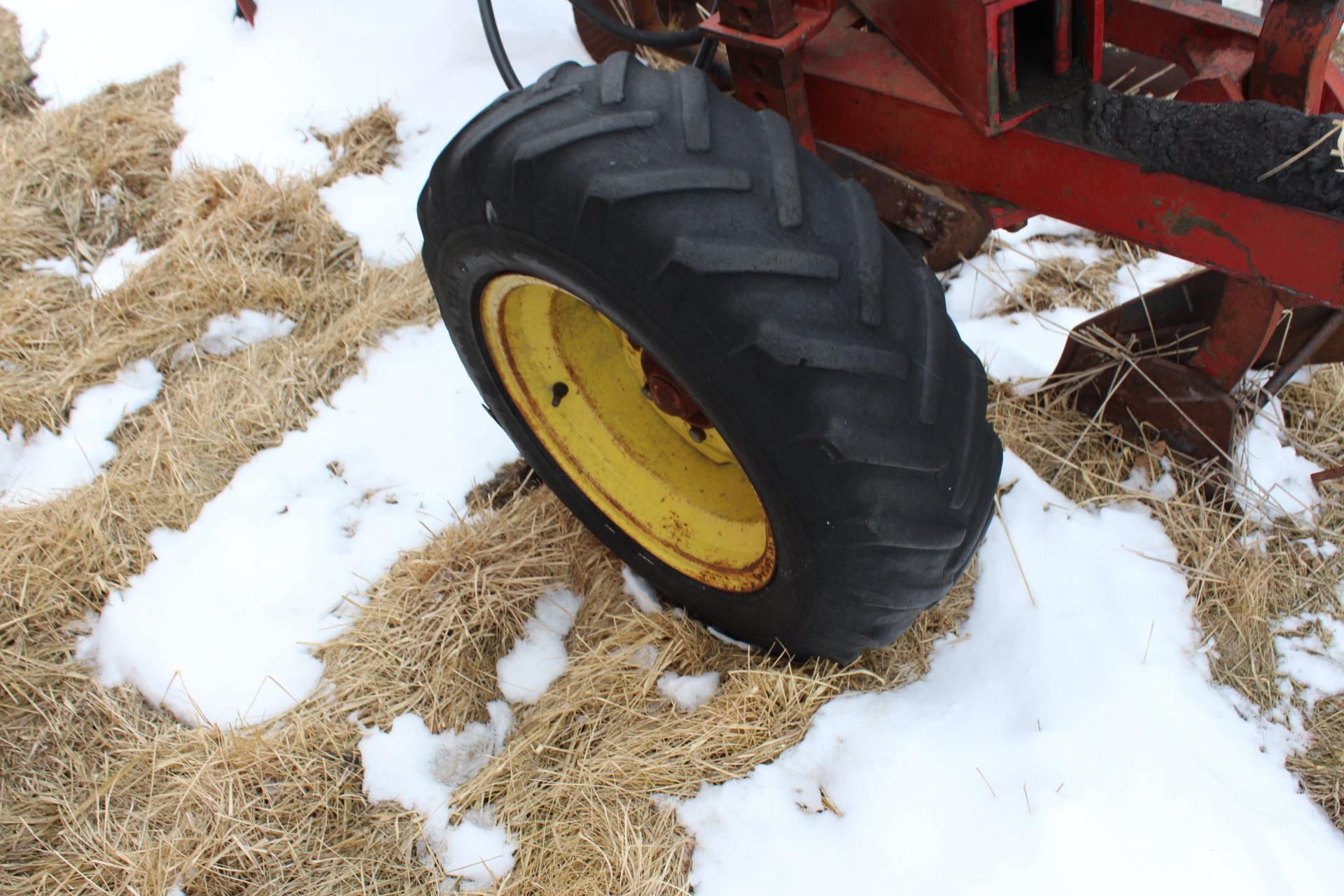 IH 700 4-16'S PLOW, SEMI-MOUNT, AR, COULTERS