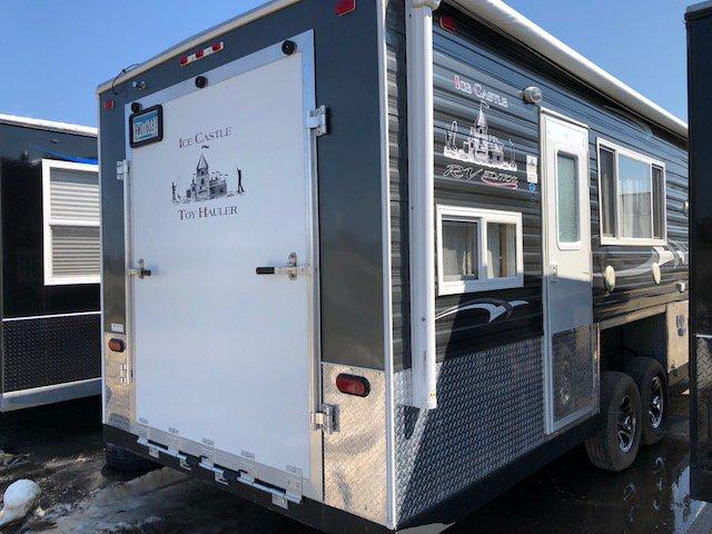 ***2017  AMERICAN SURPLUS 8 ' X 22'V HYBRID RV WITH