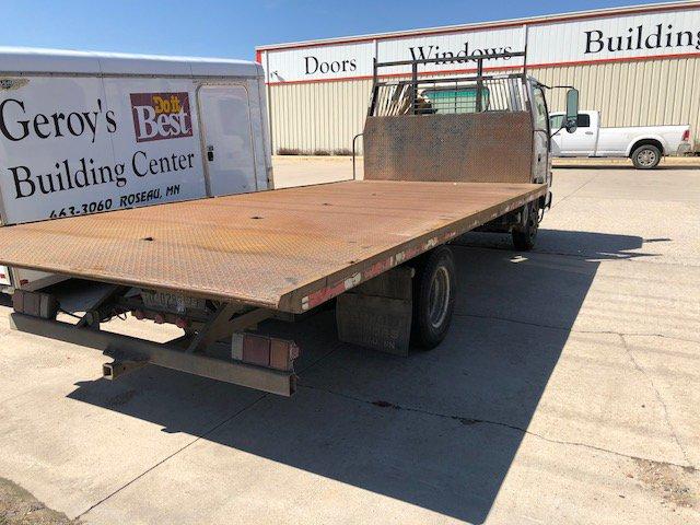 *** 2005 Chevy W4500 truck, flatbed, diesel, single axle, cab forward, 96" x 16' 10"