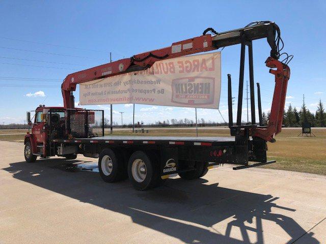 *** 2002 Freightliner FL80 truck, flatbed, diesel, tandem axle, 289,856 miles showing, Eaton