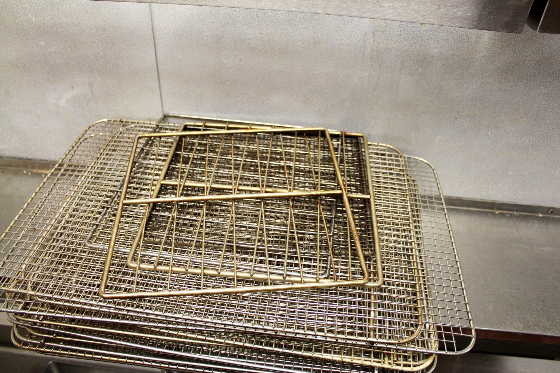 (10) 16"X24" WIRE RACKS