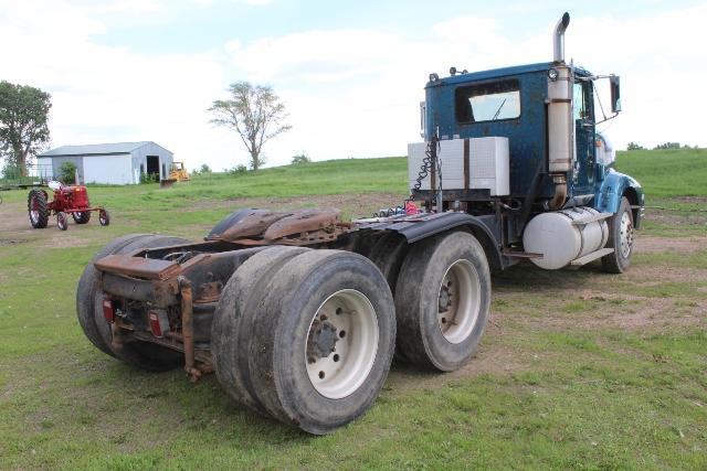 *** 1995 IH 9400 SEMI DAY CAB, 211" WHEEL BASE,