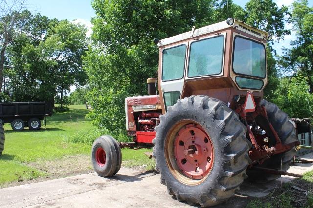 FARMALL 1206 TURBO DIESEL, YEAR-AROUND QT1 CAB,