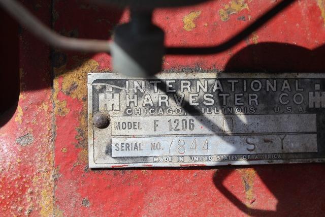 FARMALL 1206 TURBO DIESEL, YEAR-AROUND QT1 CAB,