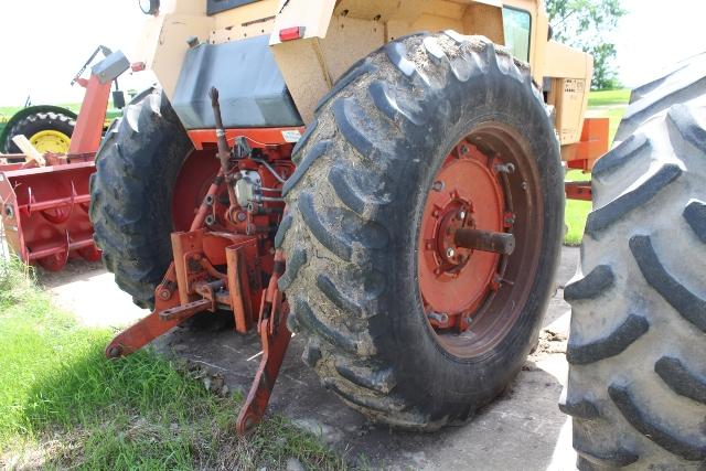 CASE 1070 TRACTOR, 4 / 3 POWERSHIFT, DUAL HYDS,