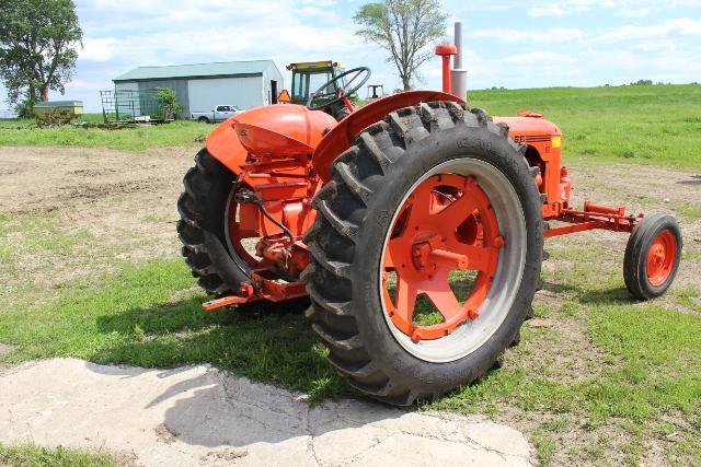 CASE DC,WIDE FRONT, SINGLE HYD, PTO, FENDERS,