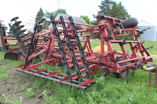 CASEIH 22 1/2' 4800 VIBRA SHANK FIELD CULT,