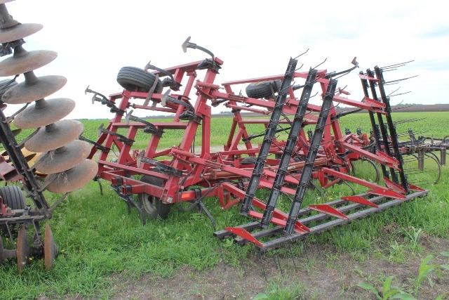 CASEIH 22 1/2' 4800 VIBRA SHANK FIELD CULT,