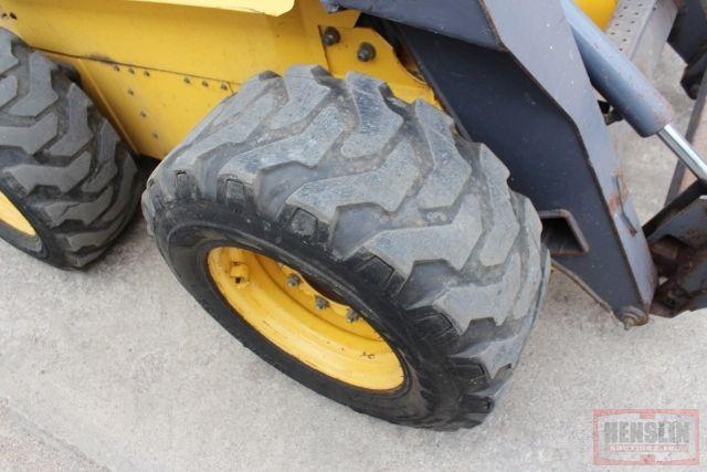 NEW HOLLAND LS180 SKID LOADER, OPEN CAB, 2 SPD