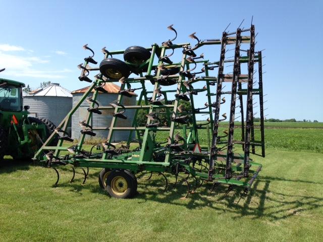 JOHN DEERE 960 36.5' FIELD CULTIVATOR, 73 SHANKS