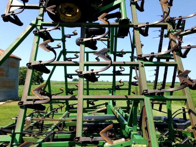 JOHN DEERE 960 36.5' FIELD CULTIVATOR, 73 SHANKS