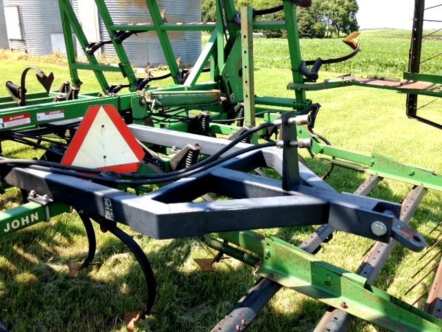 JOHN DEERE 960 36.5' FIELD CULTIVATOR, 73 SHANKS