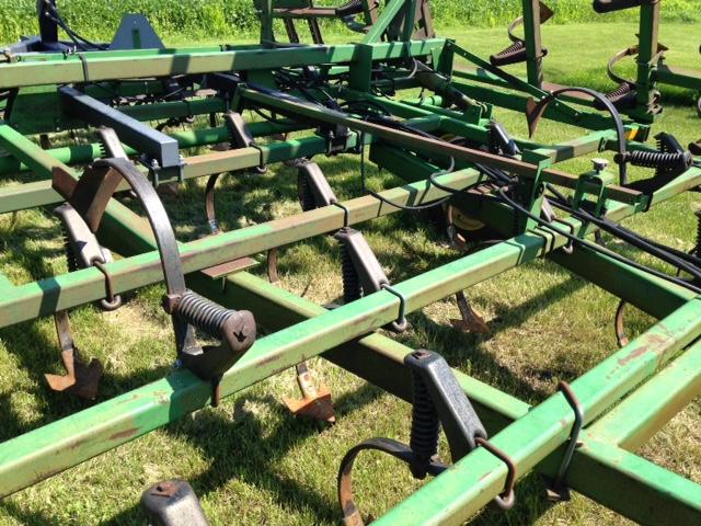 JOHN DEERE 960 36.5' FIELD CULTIVATOR, 73 SHANKS