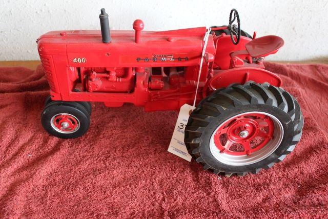 1/8 Farmall 400, narrow front, fenders,