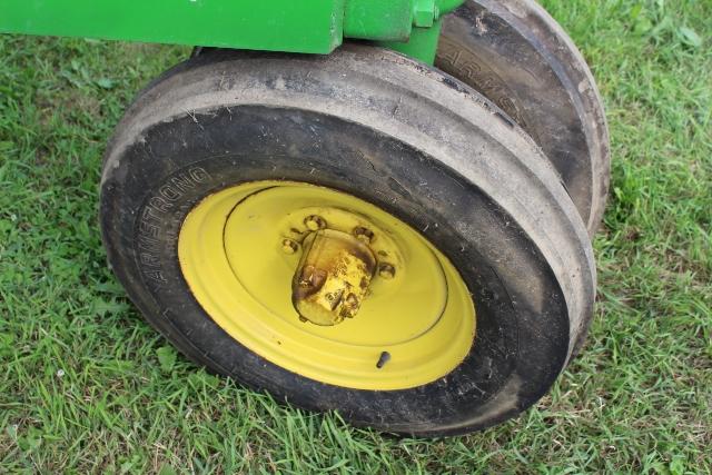 1938 JD A UNSTYLED, NF, CAST REAR HUBS,