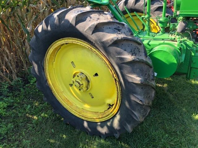 1938 JD A UNSTYLED, NF, CAST REAR HUBS,