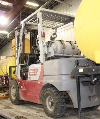 HALLA CLARK HLF25 LP GAS FORK LIFT, 3 STAGE MAST,