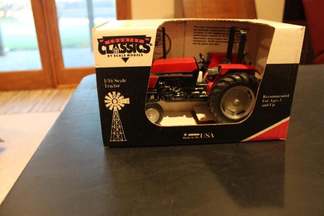 1/16 CASE IH 4230 TOY TRACTOR, 2 WD,