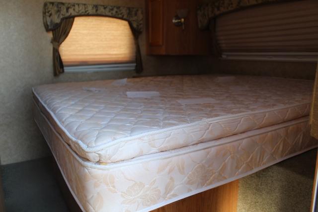 *** 2004 JAYCO 27'8" TRAVEL TRAILER, SLIDE-OUT,