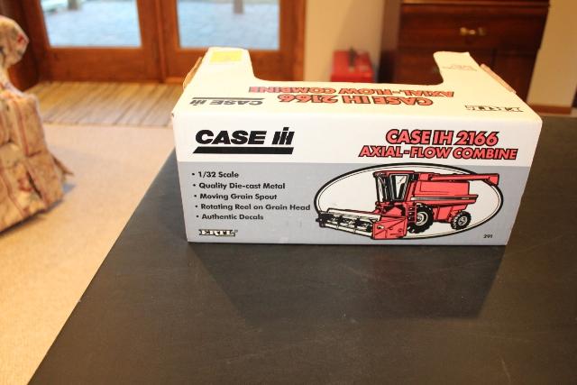 1/32 CASE IH 2166 AXIAL FLOW TOY COMBINE,