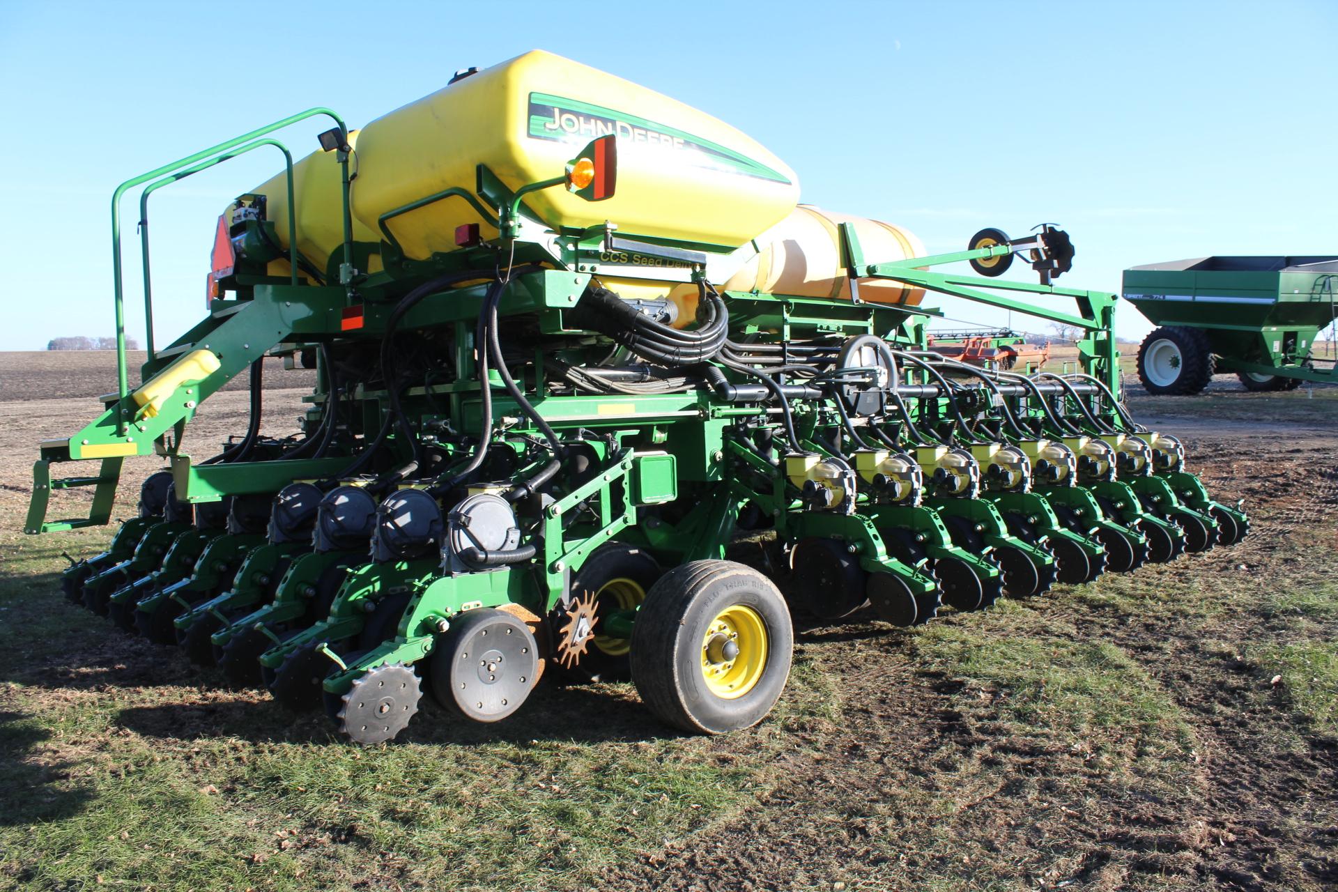 2011 JOHN DEERE DB 44 MAX EMERGE XP 24R22" CCS