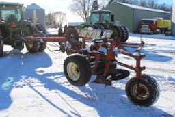 IH 720 7X18" ON LAND PLOW, (7) COULTERS