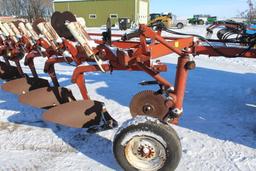 IH 720 7X18" ON LAND PLOW, (7) COULTERS