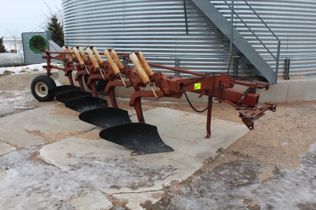 IH 720 PLOW, 5 BOTTOM, 18", AR