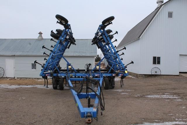 2004 36' DMI TIGER-MATE II FIELD CULTIVATOR,