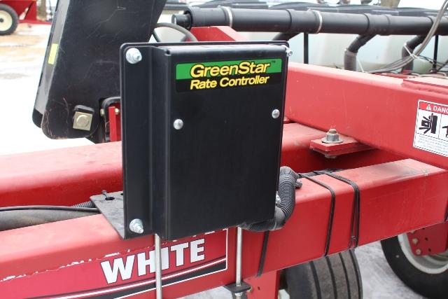 2006 WHITE MODEL 8500 24R22" PLANTER, PULL TYPE,